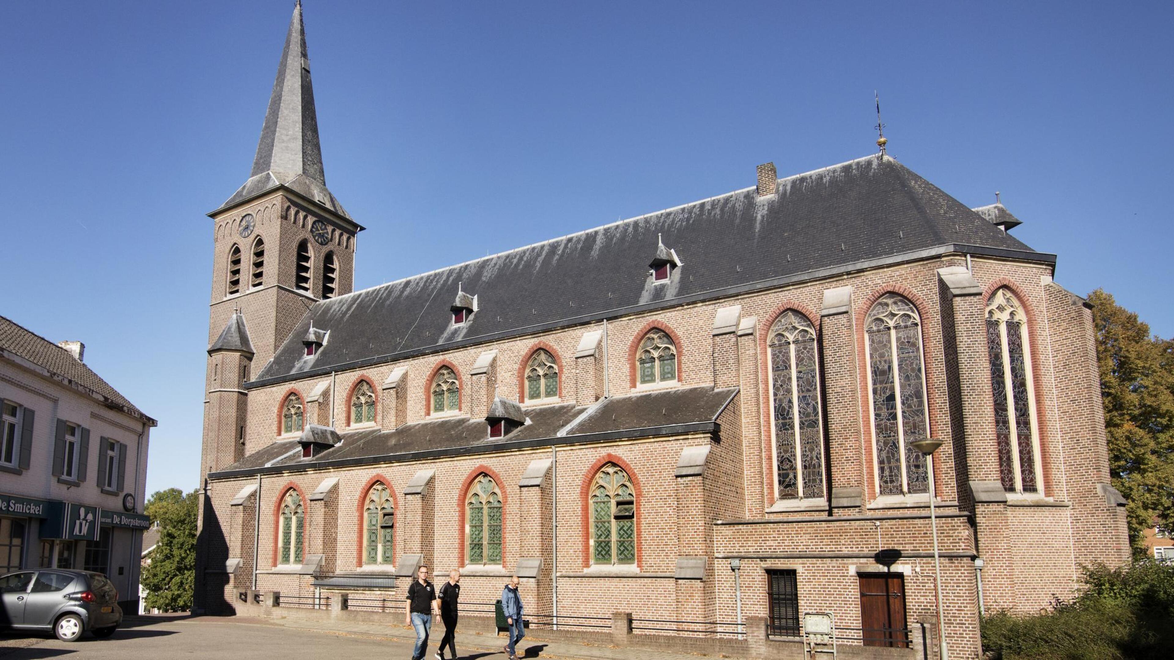 Het is opvallend stil in Ulestraten: geen klokkengelui na een stevige onweersbui